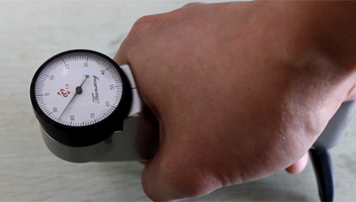 巴氏硬度計的操作.jpg 巴氏硬度計的操作.jpg